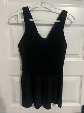 286 - lululemon athletica Black Pleated Hem Tank Top